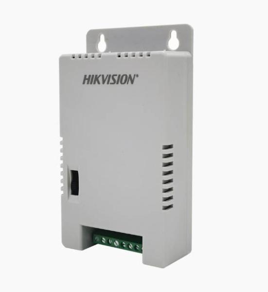 Imagen 1 del producto “Fuente de Poder Regulada 12 Vcc / 13.5 Vcc / 15 Vcc para 4 Cámaras / 1 Amp por Salida / Voltaje de Entrada 90 - 130 VCA / Filtro de Ruido para Cámaras 4K - ”