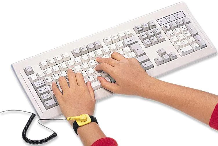 Imagen 1 del producto “410144 Pulsera antiestática; Esencial para protección contra estática mientras se trabaja en una PC; Cable de 1.8 m. - ”