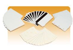 Imagen 1 del producto “Zebra Tarjeta de PVC con Adhesivo en Reverso. Color blanco. 10 mil con 14 mil Mylar release liner - 24 mil total grosor. Paquete con 500 tarjetas 104523-010 ”